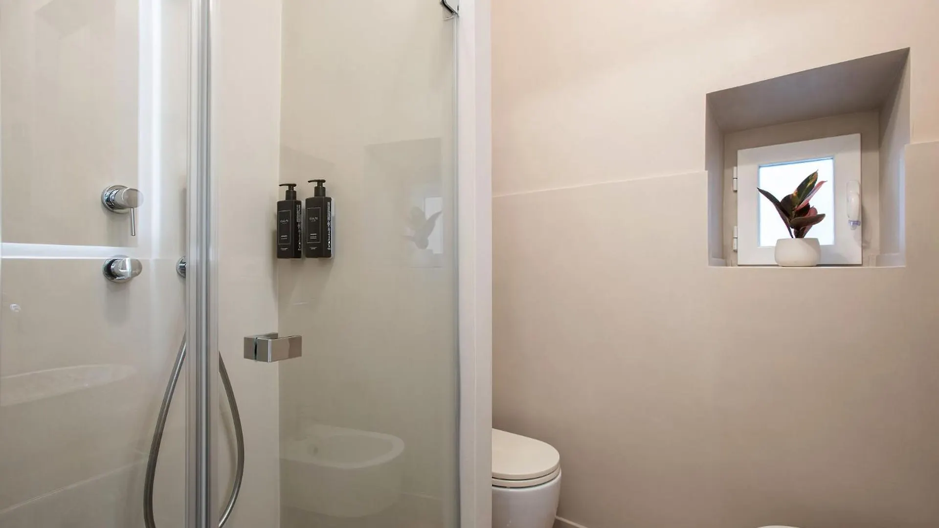 Pantheon Suites Rome 2