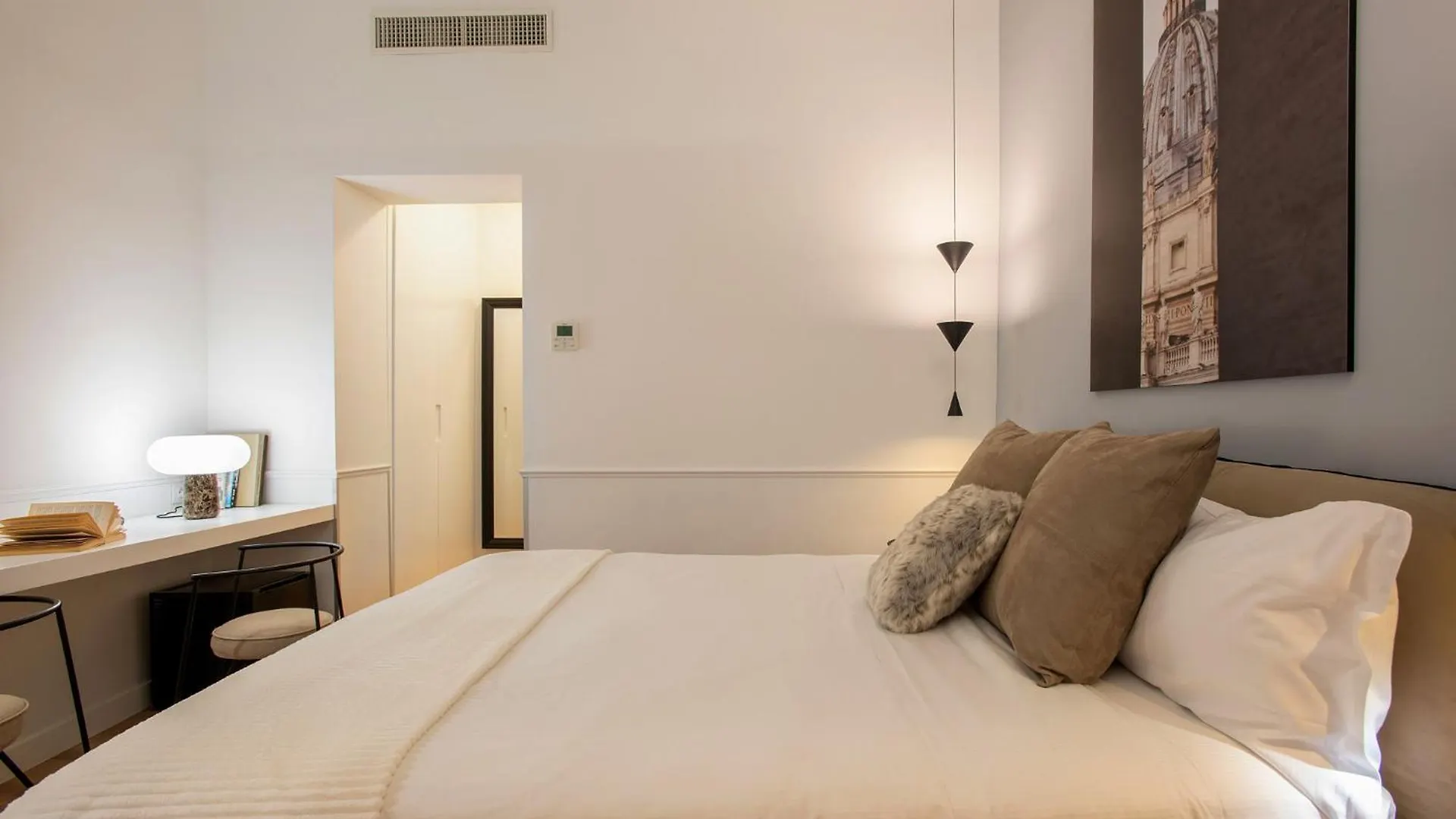 Pantheon Suites Rome 2