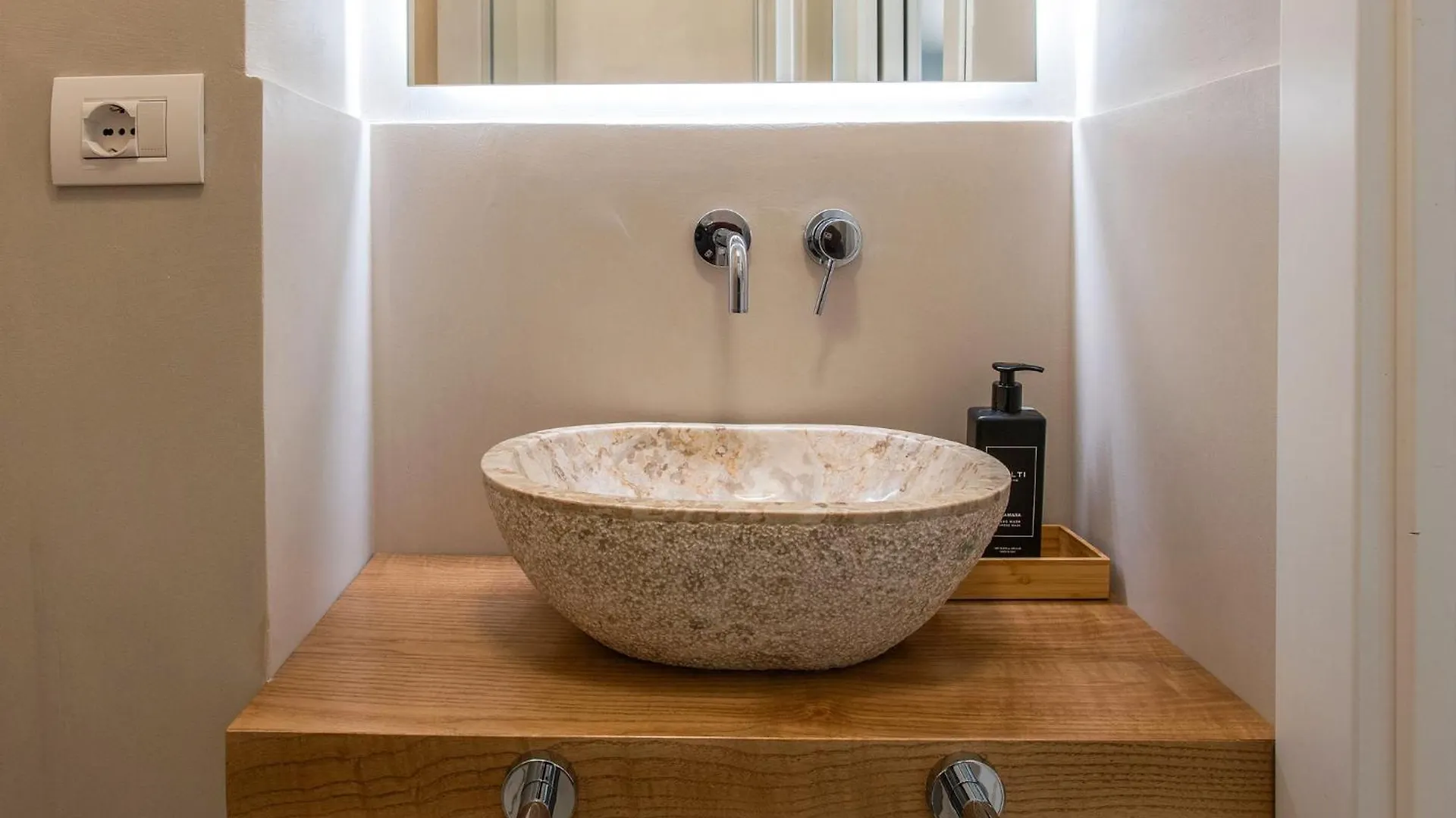 Pantheon Suites Rome 2
